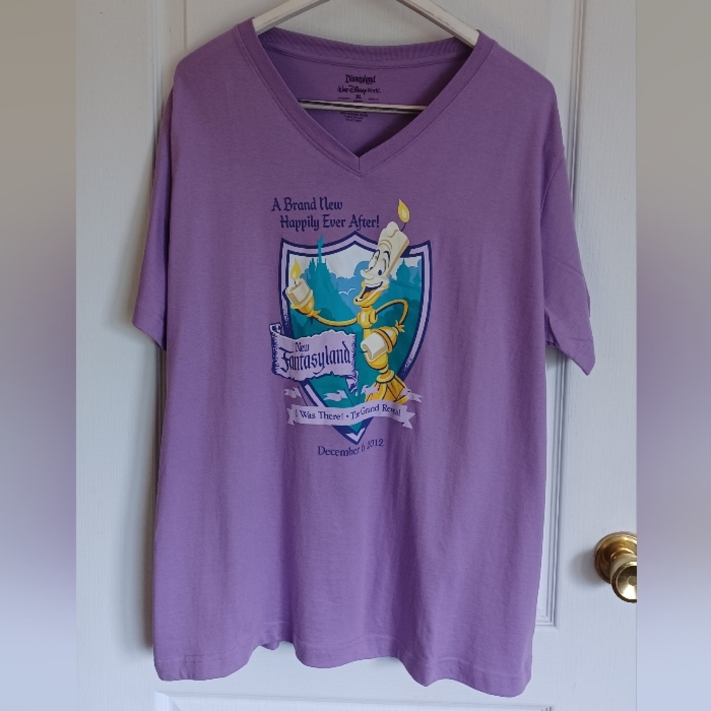 NEW W/TAG WDW NEW FANTASYLAND GRAND REVEAL DECEMBER 6, 2012 PURPLE T-SHIRT XL